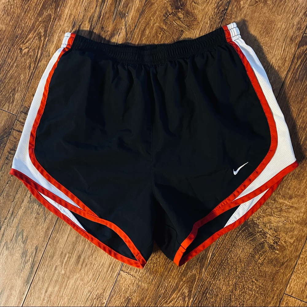 Black and Red Nike Tempo Running Shorts (Women’s XS)